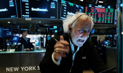 Chứng khoán Mỹ lại mất điểm, dầu thô giảm sốc vì đồng USD tăng giá