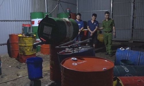 Quảng Ninh khởi tố 3 đối tượng vì sản xuất và buôn bán dầu nhờn giả