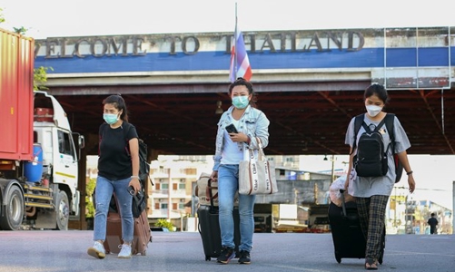 Thái Lan loại Covid-19 khỏi danh sách bệnh không được nhập cảnh