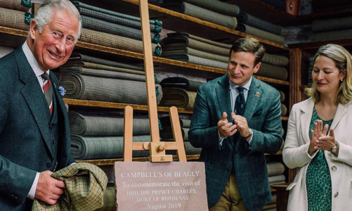 Các thương hiệu thời trang Anh ngóng đợi Chứng chỉ Hoàng gia từ Vua Charles III