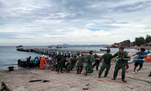 Thủ tướng tiếp tục ra công điện yêu cầu tập trung ứng phó khẩn cấp với bão số 4