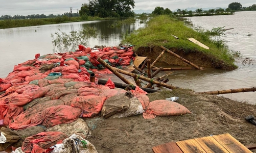 Khắc phục xong sự cố vỡ đê ở Nghệ An, vẫn còn nguy cơ lũ quét do mưa lớn 