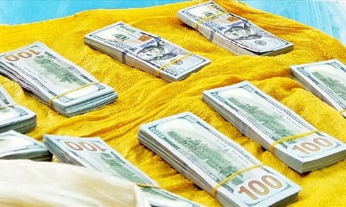 Giám đốc chuyển hàng nghìn tỷ đồng qua biên giới