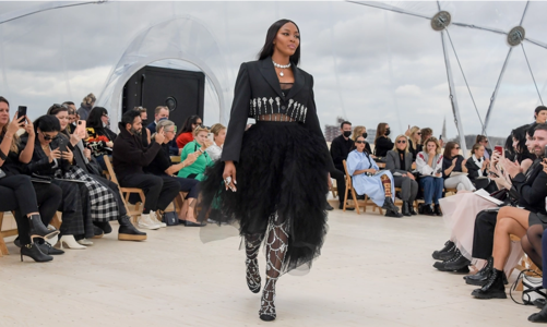 BST Alexander McQueen Xuân - Hè 2022: sự gợi cảm mới của thời trang