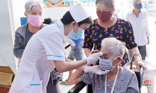 Các địa phương có giải pháp cấp thẻ bảo hiểm y tế cho người cao tuổi