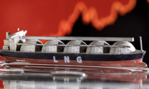 Giữa khủng hoảng năng lượng, hàng chục tàu chở LNG vật vờ ngoài khơi ở châu Âu vì không thể vào cảng