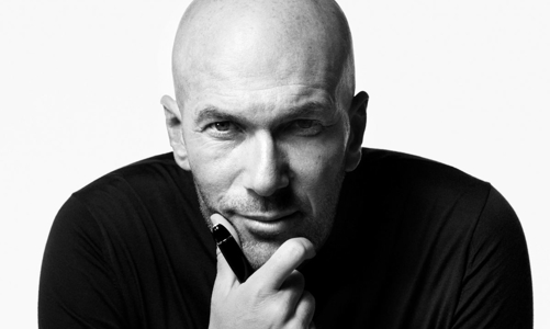 Zinédine Zidane sẽ làm gì khi cầm cây bút xa xỉ Montblanc?