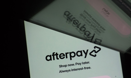 Ham mua trước, trả sau, thế hệ Gen Z Mỹ “còng lưng” gánh nợ