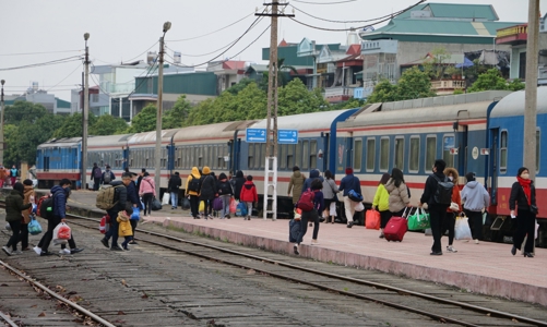 Thị trường “vé Tết” bắt đầu sôi động