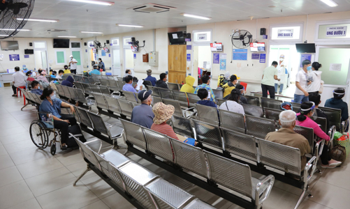 Thận trọng điều chỉnh lộ trình tăng giá dịch vụ do Nhà nước điều tiết như y tế, học phí, điện...