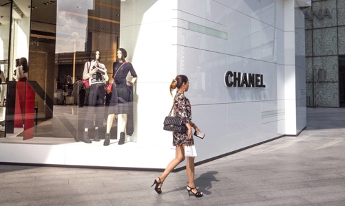 Seoul vừa trở thành “kinh đô thời trang” mới của châu Á, Chanel tăng giá