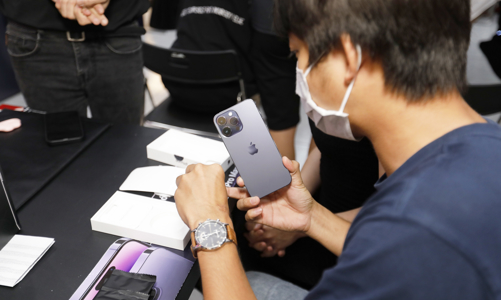 iPhone 14 Pro/Pro Max màu tím tiếp tục khan hàng, thị trường smartphone giảm liên tiếp 3 quý