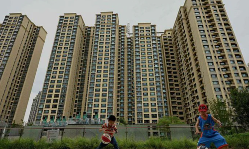 Thấy gì từ làn sóng “giải cứu” doanh nghiệp bất động sản ở Trung Quốc?