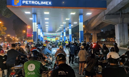 Dân xếp hàng dài chờ mua xăng, đại biểu Quốc hội đặt dấu hỏi về vai trò của Quỹ bình ổn giá xăng dầu