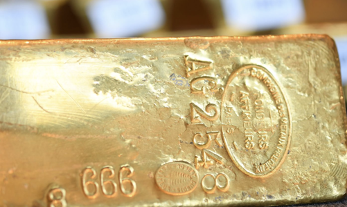 Giá vàng thế giới chững trong lúc đợi biên bản cuộc họp Fed, giá trong nước giảm