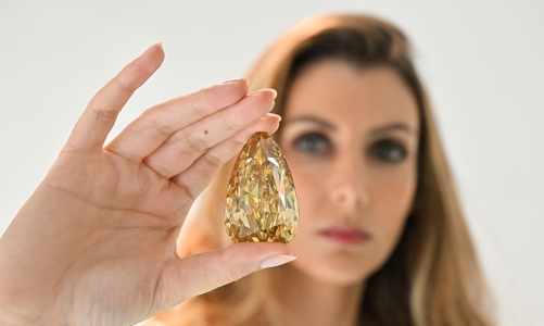 Viên kim cương “Chim yến vàng” dự kiến đấu giá được 13 triệu bảng Anh