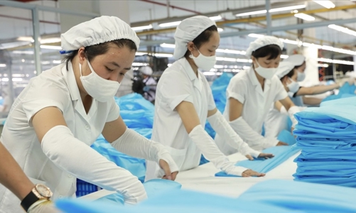 Lao động dôi dư nghỉ hưu trước tuổi không bị trừ tỷ lệ hưởng lương hưu