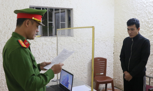 Giám đốc vẽ dự án 