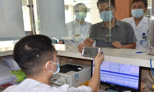 Khẩn trương rà soát việc khám chữa bệnh bằng căn cước công dân gắn chíp 
