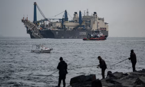 Tàu chở dầu kẹt cứng ngoài khơi Thổ Nhĩ Kỳ vì thủ tục bảo hiểm liên quan đến lệnh trừng phạt dầu Nga