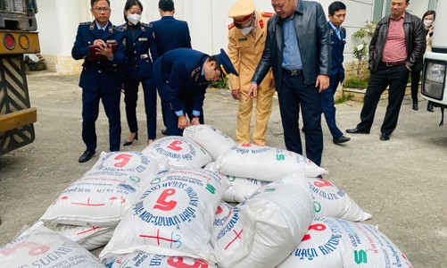 Thanh Hóa tạm giữ phương tiện vận chuyển đường cát nghi nhập lậu, số lượng lớn 