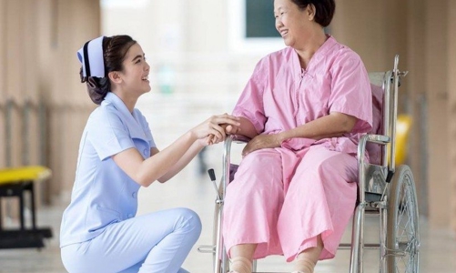 Cơ hội làm việc lâu dài khi sang Nhật Bản làm điều dưỡng, hộ lý