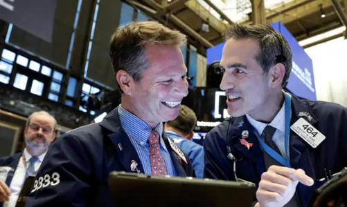 Chứng khoán Mỹ xanh rực sau báo cáo CPI, giá dầu cũng tăng mạnh