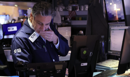 Chứng khoán Mỹ tụt điểm sau khi Fed nâng lãi suất, giá dầu tăng mạnh