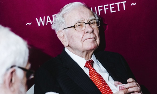 Trong một năm “bết bát” của giới đầu tư toàn cầu, Warren Buffett vẫn ăn nên làm ra