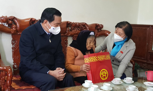 Hà Nội tăng gấp đôi mức quà tặng dịp Tết Nguyên đán cho nhiều đối tượng