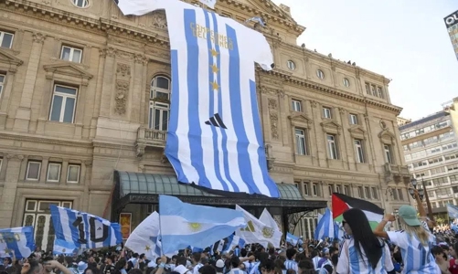 Chiếc cúp vô địch giúp gì cho Argentina giữa khủng hoảng kinh tế?