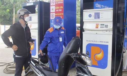 Giảm lần thứ 4 liên tiếp, xăng E5 RON 92 xuống dưới mức 20.000 đồng/lít