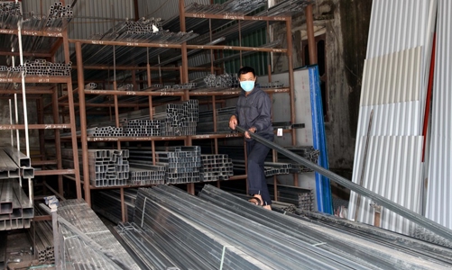 Bất động sản gặp khó, nhiều ngành khác cũng “khổ” theo