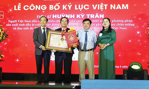 Người thầy thuốc thầm lặng chế thuốc cứu người