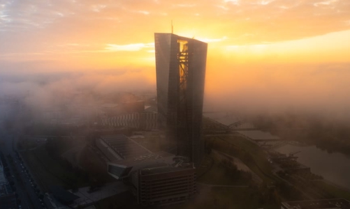 Trung Quốc mở cửa và số liệu kinh tế khả quan bất ngờ, giới chuyên gia bớt lo về triển vọng năm 2023