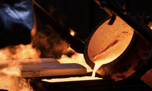 Vàng giảm giá, chuyên gia dự báo kỷ lục mới trong năm 2023