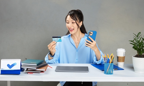 Mcredit công bố hợp tác với Napas phát triển thẻ tín dụng nội địa