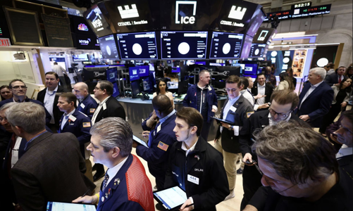 Dow Jones đứt chuỗi 6 phiên tăng, giá dầu tụt dốc vì mối lo Fed tăng lãi suất