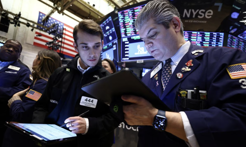 Chứng khoán Mỹ tăng điểm mạnh sau khi Fed nâng lãi suất, giá dầu lao dốc