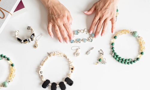 “Thay áo mới” cho trang sức để bảo vệ môi trường