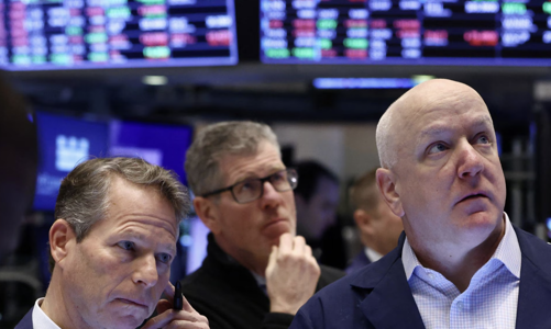 Chứng khoán Mỹ lao dốc vì nỗi lo lợi nhuận, giá dầu tăng phiên thứ ba liên tiếp