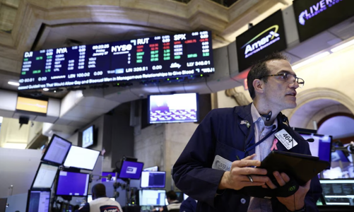 Chứng khoán Mỹ tăng điểm nhẹ, giá dầu bật mạnh sau khi Nga tuyên bố giảm sản lượng