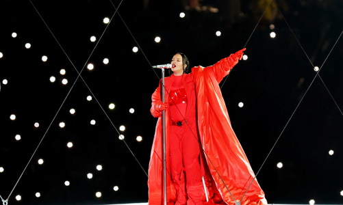 Rihanna: Nàng tỷ phú luôn tạo kỷ lục doanh thu