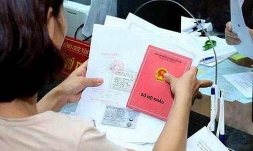 Chấn chỉnh tình trạng yêu cầu người dân xuất trình sổ hộ khẩu, tạm trú 