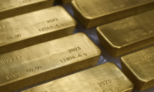 Vàng tụt giá trong lúc chờ phát biểu của ông Powell