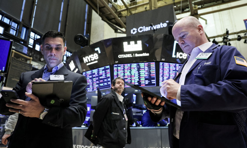 Chứng khoán Mỹ hồi nhẹ cuối phiên, giá dầu giằng co