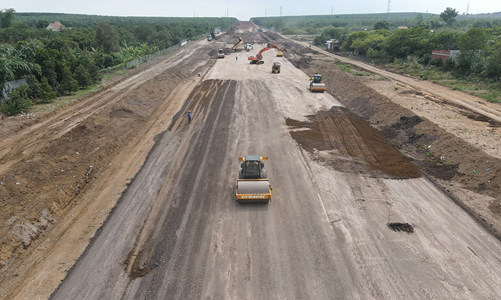 Miền Trung họp gấp vì… thiếu cát