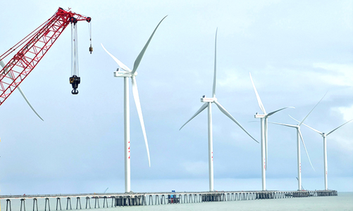 Ngân hàng đối mặt nguy cơ nợ xấu 58 nghìn tỷ đồng từ 34 dự án điện gió, điện mặt trời