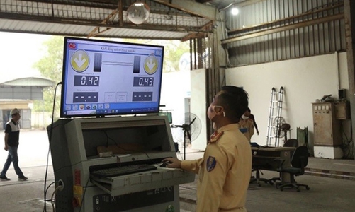 Không dừng lại ở việc nhận thêm chi viện từ quân đội, ngành đăng kiểm đang nỗ lực 