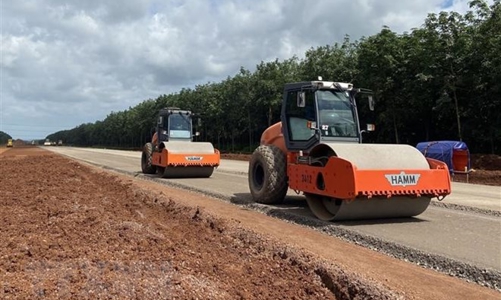 Đề xuất tháo gỡ 620.000 m3 đất san lấp cho cao tốc Dầu Giây – Phan Thiết